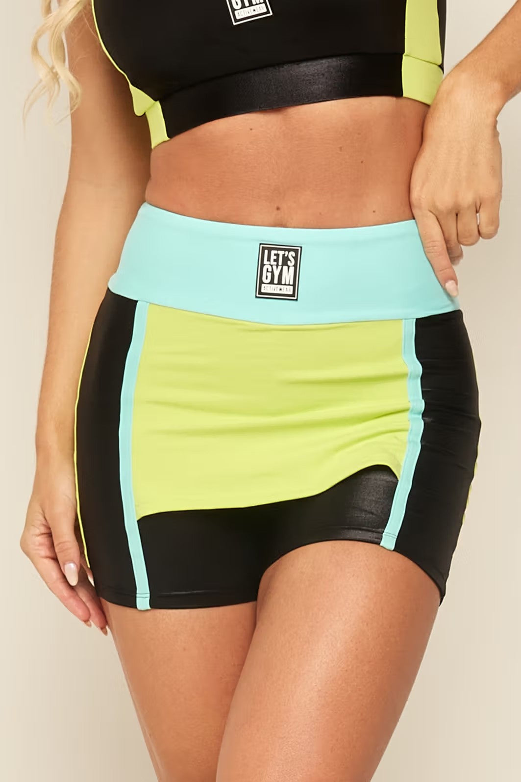 Conjunto Fitness Gambia Verde Shorts Saia - Imagem 2